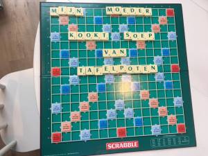 Mijn moeder kookt soep van tafelpoten